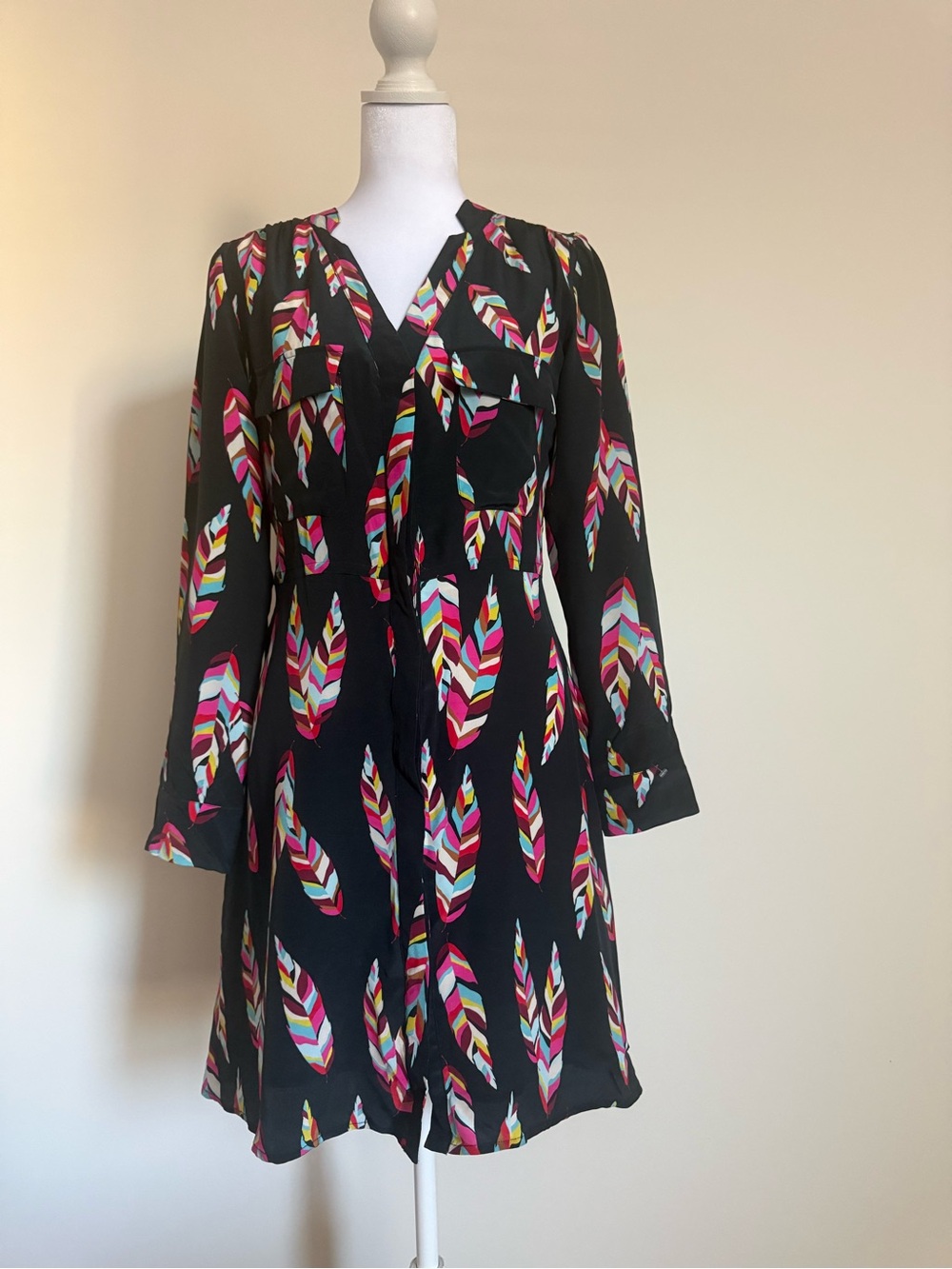 Annie Griffin Black Long-Sleeve Dress with Multicolor Feather Print silk small